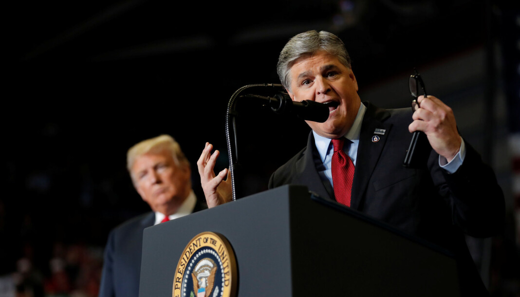 USAs president Donald Trump sammen på Fox News' Sean Hannity under et valgkamparrangement mandag. Foto: Reuters / NTB scanpix. USAs president Donald Trump sammen på Fox News' Sean Hannity under et valgkamparrangement mandag. Foto: Reuters / NTB scanpix.