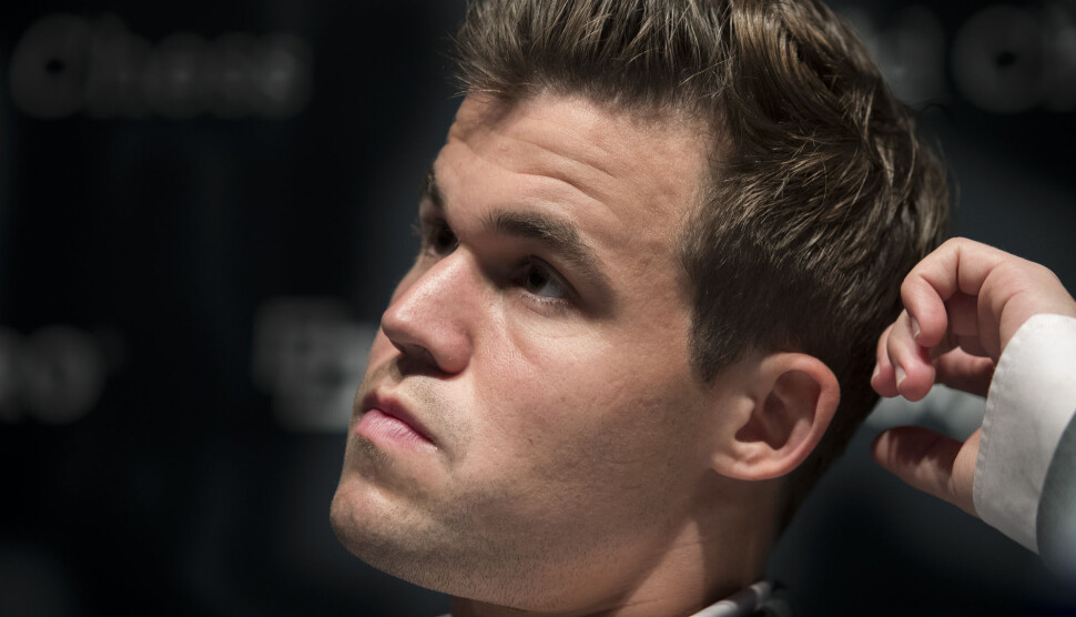 Magnus Carlsens kamp mot utfordrer Fabiano Caruana i sjakk-VM sørget for at både Lindmo og Nytt på Nytt tapte seere sist fredag. Skavlan faller jevnt og trutt. Foto: Terje Bendiksby / NTB scanpix Magnus Carlsens kamp mot utfordrer Fabiano Caruana i sjakk-VM sørget for at både Lindmo og Nytt på Nytt tapte seere sist fredag. Skavlan faller jevnt og trutt. Foto: Terje Bendiksby / NTB scanpix