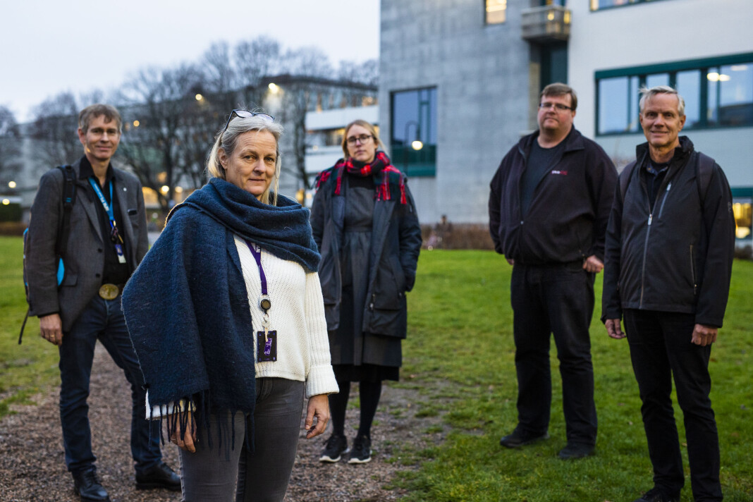 Fagforeningene i NRK er bekymra for planene om å sette ut IT-drifta eksternt. F.v.: Tor Egelien (TF), Trine Steen (NTL), Silje Kristensen (Nito), Rolf Johansen (NRKJ) og Dag Hallaråker (Tekna). Foto: Kristine Lindebø Fagforeningene i NRK er bekymra for planene om å sette ut IT-drifta eksternt. F.v.: Tor Egelien (TF), Trine Steen (NTL), Silje Kristensen (Nito), Rolf Johansen (NRKJ) og Dag Hallaråker (Tekna). Foto: Kristine Lindebø