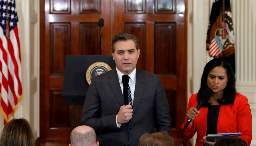Det hvite hus umiddelbart må gi CNN-journalist Jim Acosta tilbake presseakkrediteringen sin. Foto: Reuters / NTB scanpix Det hvite hus umiddelbart må gi CNN-journalist Jim Acosta tilbake presseakkrediteringen sin. Foto: Reuters / NTB scanpix