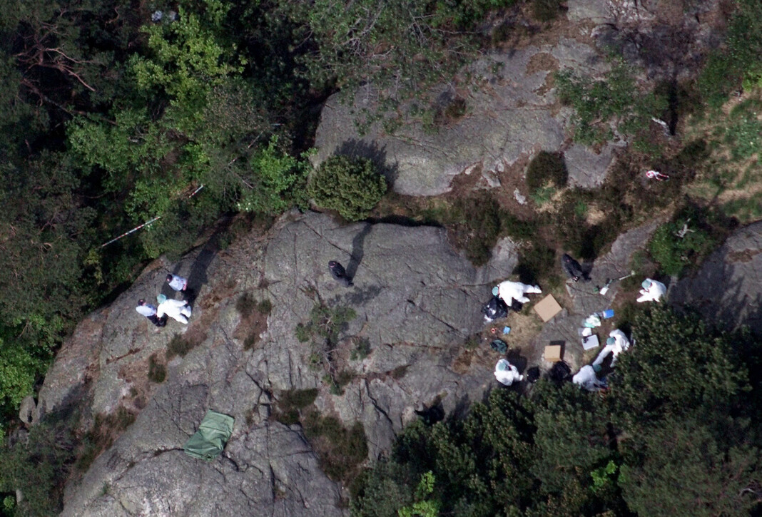 Kripos-teknikere på stedet hvor de to jentene ble funnet drept i Baneheia. Foto: Lise Åserud / NTB scanpix. Kripos-teknikere på stedet hvor de to jentene ble funnet drept i Baneheia. Foto: Lise Åserud / NTB scanpix.