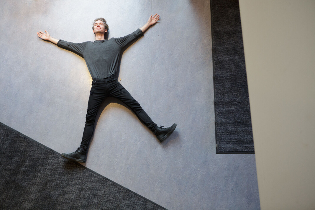 Frilans fotojournalist Adrian Nielsen vil ha bilder som kompletterer og ikke bare illustrerer. Foto: Erlend Daae Frilans fotojournalist Adrian Nielsen vil ha bilder som kompletterer og ikke bare illustrerer. Foto: Erlend Daae