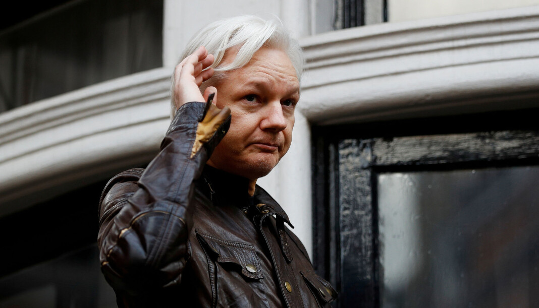 Julian Assange kan forlate Ecuadors ambassade i London, hevder landets president. Uaktuelt, svarer Assanges advokat. Forholdet mellom WikiLeaks-grunnleggeren og vertskapet har blitt anstrengt i løpet av de over seks årene Assange har bodd i ambassaden. Arkivfoto: Reuters / NTB scanpix Julian Assange kan forlate Ecuadors ambassade i London, hevder landets president. Uaktuelt, svarer Assanges advokat. Forholdet mellom WikiLeaks-grunnleggeren og vertskapet har blitt anstrengt i løpet av de over seks årene Assange har bodd i ambassaden. Arkivfoto: Reuters / NTB scanpix