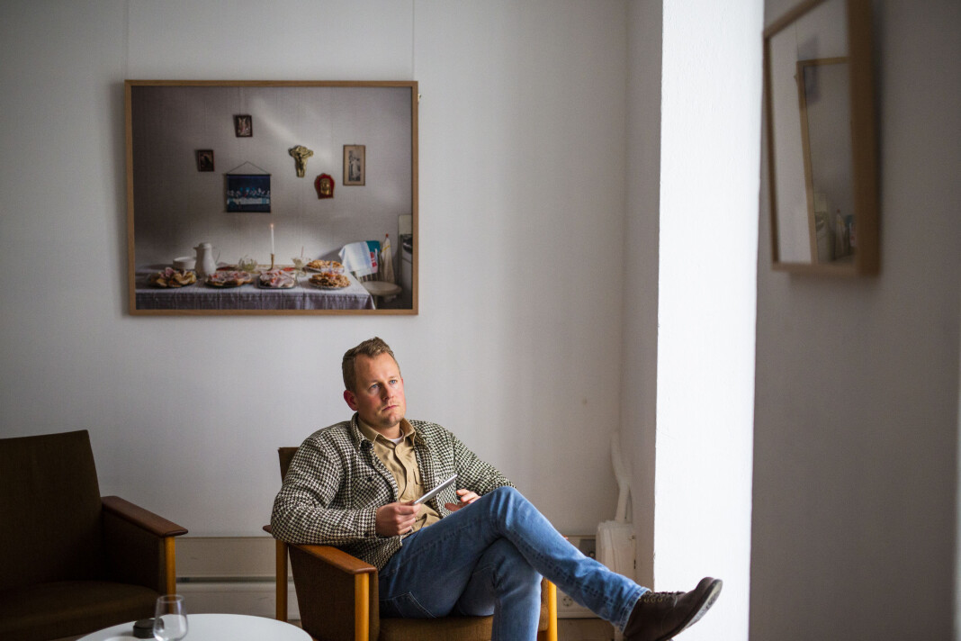 – Dette er ikke ny yrkesvei, det er et ønske om å gjøre noe i tillegg, og om å ha et galleri, sier fotograf Tommy Ellingsen om å åpne fotogalleriet. Foto: Kristine Lindebø – Dette er ikke ny yrkesvei, det er et ønske om å gjøre noe i tillegg, og om å ha et galleri, sier fotograf Tommy Ellingsen om å åpne fotogalleriet. Foto: Kristine Lindebø