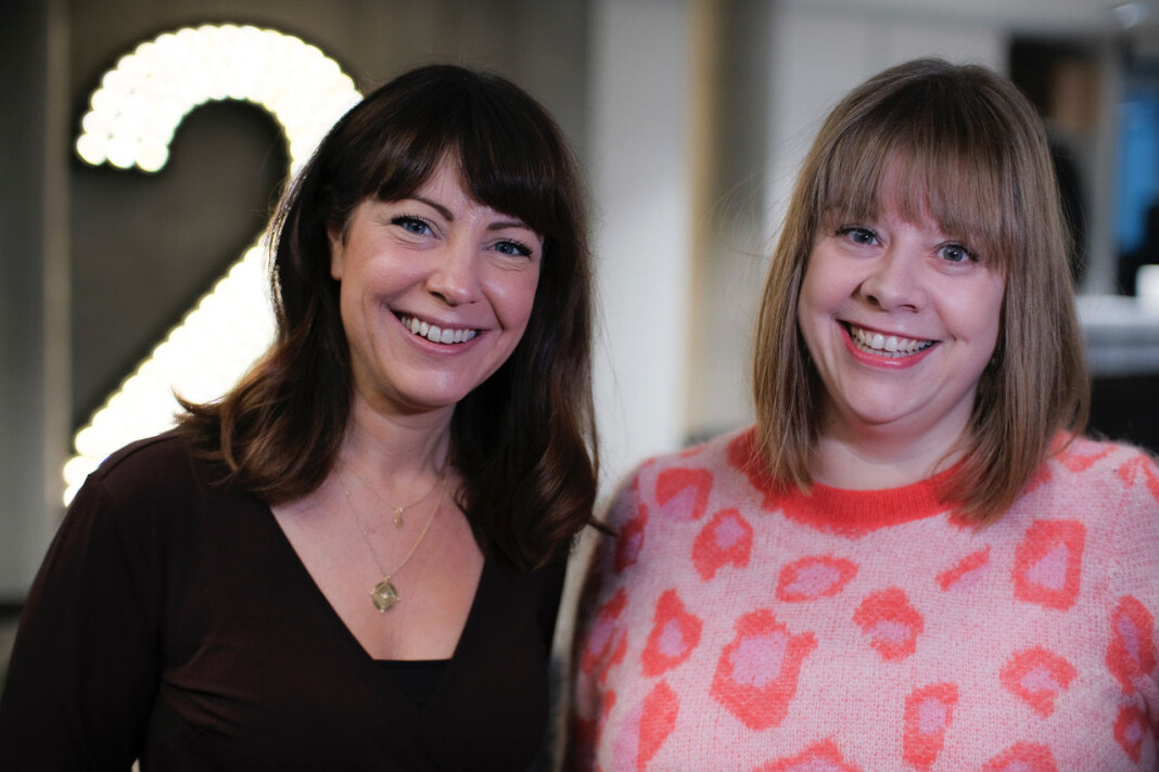 Elin Wiborg (t.v.) i markedsavdelingen og Lillian Vatnøy i kanalavdelingen er to av dem som jobber med Alle i arbeid-prosjektet i TV 2. Foto: Goran Jorganovich Elin Wiborg (t.v.) i markedsavdelingen og Lillian Vatnøy i kanalavdelingen er to av dem som jobber med Alle i arbeid-prosjektet i TV 2. Foto: Goran Jorganovich