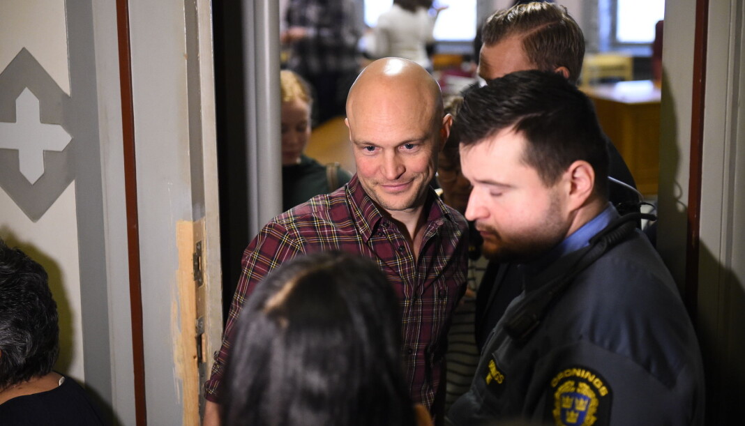 Journalist Fredrik Önnevall og ytterligere to SVT-ansatte er dømt til en betinget dom og dagsbøter etter å ha hjulpet en syrisk flyktninggutt til Sverige. Foto: Emil Langvad/TT / NTB scanpix Journalist Fredrik Önnevall og ytterligere to SVT-ansatte er dømt til en betinget dom og dagsbøter etter å ha hjulpet en syrisk flyktninggutt til Sverige. Foto: Emil Langvad/TT / NTB scanpix