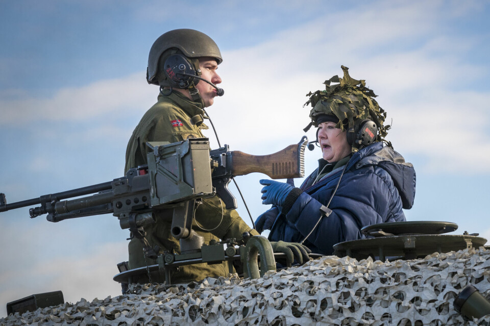 27. oktober: Statsminister Erna Solberg i en Leopard 2 stridsvogn under et besøk til Brigade Nord og Panserbataljonen i Røros-området i forbindelse med militærøvelsen Trident Juncture. Det er den største NATO-øvelsen i Norge siden den kalde krigen, med 50.000 deltakere fra 31 nasjoner. Foto: Heiko Junge / NTB scanpix