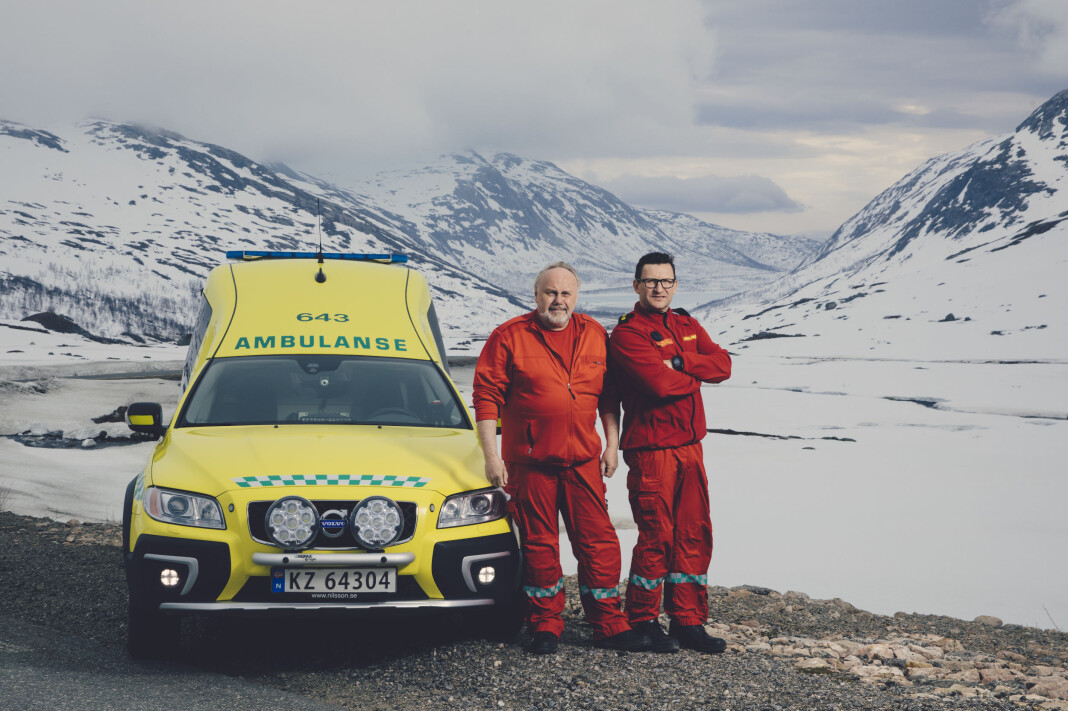 Ambulansearbeiderne ved Finnsnes ambulansestasjon, Finn-Åge Nergård og Robert Olsen fra serien 113. Foto: Marius Fiskum / NRK Ambulansearbeiderne ved Finnsnes ambulansestasjon, Finn-Åge Nergård og Robert Olsen fra serien 113. Foto: Marius Fiskum / NRK