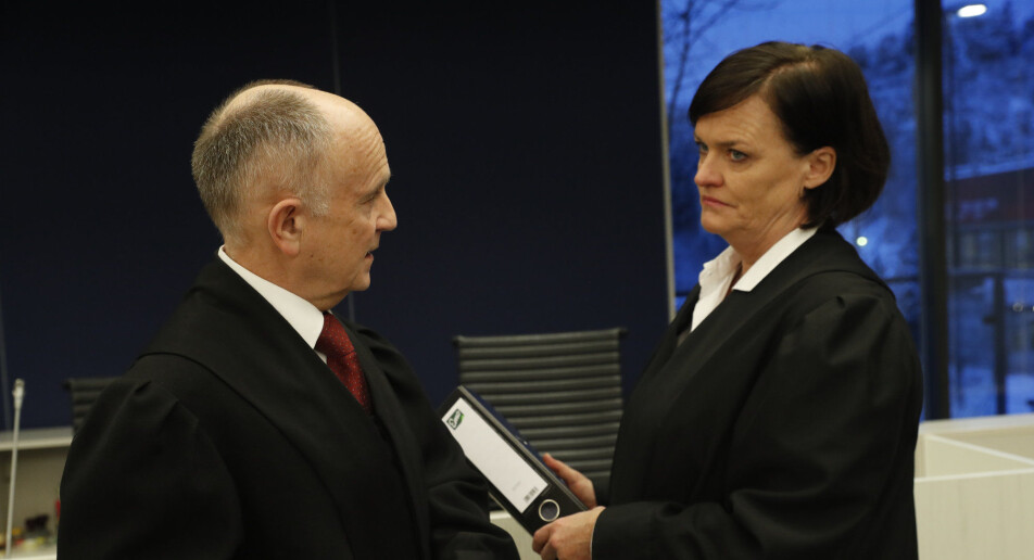 – Jeg er lei av som forsvarer, å måtte forholde meg til at bevisene legges fram i mediene