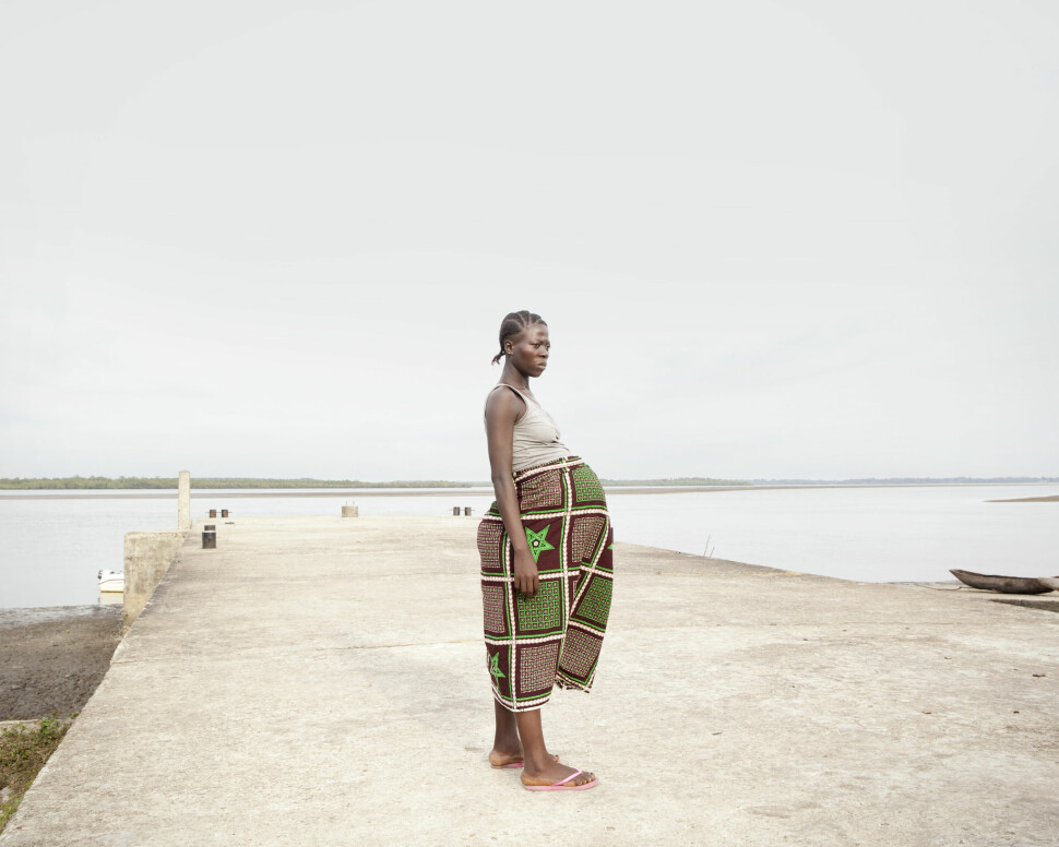 Francess Kenjah i Bonthe, Sierra Leone. Fra prosjektet «Crossing the river» av Valeria Scrilatti. Foto: Valeria Scrilatti