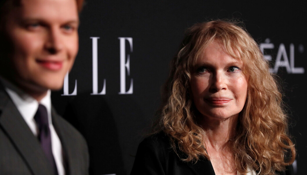 Ronan Farrow sammen med sin skuespillermor, Mia Farrow. Foto: Reuters / NTB scanpix Ronan Farrow sammen med sin skuespillermor, Mia Farrow. Foto: Reuters / NTB scanpix