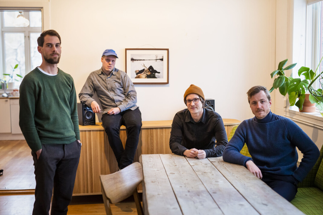 Lars Andreas Ellingsgaard Øverli, Anton Ligaarden, Anders Idland Melchior og Martin Slottemo Lyngstad i Paragon er glad for å ha fått på plass en rammeavtale med Aftenposten om nettdokumentarer. Christian Breidlid var ikke tilstede. Foto: Kristine Lindebø Lars Andreas Ellingsgaard Øverli, Anton Ligaarden, Anders Idland Melchior og Martin Slottemo Lyngstad i Paragon er glad for å ha fått på plass en rammeavtale med Aftenposten om nettdokumentarer. Christian Breidlid var ikke tilstede. Foto: Kristine Lindebø