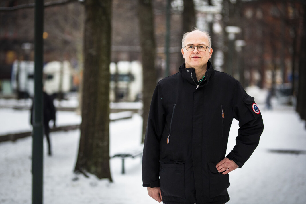 Kjell-Magne Rystad reagerer på e-poster fra kommunikasjonsansvarlig i Norges idrettsforbund. Foto: Kristine Lindebø Kjell-Magne Rystad reagerer på e-poster fra kommunikasjonsansvarlig i Norges idrettsforbund. Foto: Kristine Lindebø