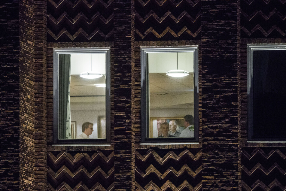 En pause i det fire timer lange møte i Aps sentralstyret om varslingssakene mot Trond Giske . – Bildet er kanskje ikke det mest spennende, men er viktig dokumentasjon, historiefortelling og journalistikk, sier fotografen. Foto: Tore Kristiansen En pause i det fire timer lange møte i Aps sentralstyret om varslingssakene mot Trond Giske . – Bildet er kanskje ikke det mest spennende, men er viktig dokumentasjon, historiefortelling og journalistikk, sier fotografen. Foto: Tore Kristiansen