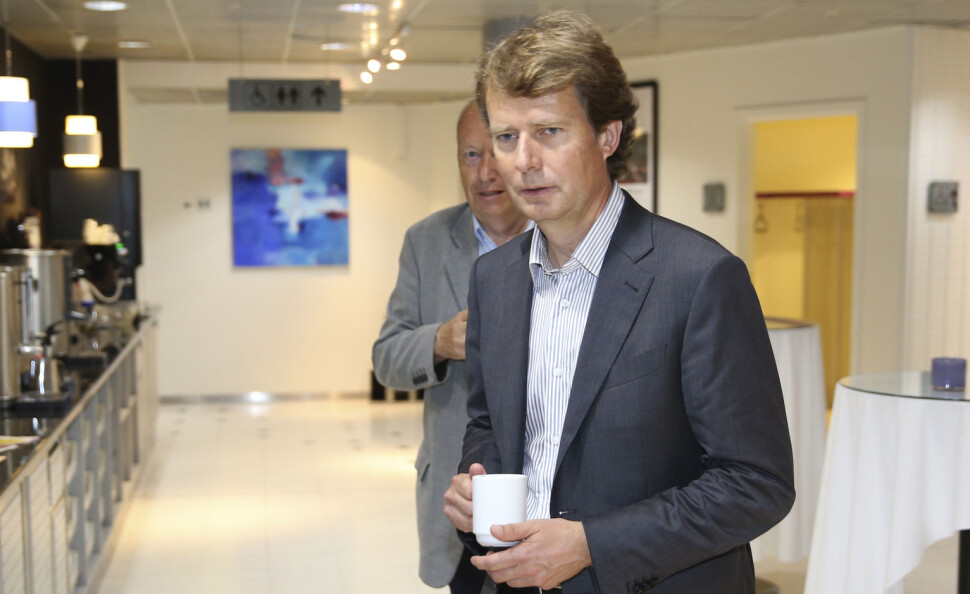 Administrerende direktør Per Axel Koch i Polaris Media. I bakgrunnen medieinvestorer - og Polaris-aksjonær - Odd R. Øie. Foto: NTB scanpix Administrerende direktør Per Axel Koch i Polaris Media. I bakgrunnen medieinvestorer - og Polaris-aksjonær - Odd R. Øie. Foto: NTB scanpix