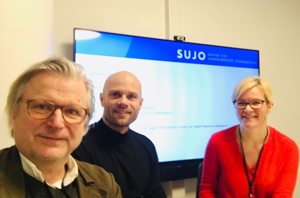 Fra venstre: Leder for Senter for undersøkende journalistikk Per Christian Magnus, Thomas Frigård og Kristine Holmelid, reportasjeleder ved SUJO. Foto: Privat Fra venstre: Leder for Senter for undersøkende journalistikk Per Christian Magnus, Thomas Frigård og Kristine Holmelid, reportasjeleder ved SUJO. Foto: Privat