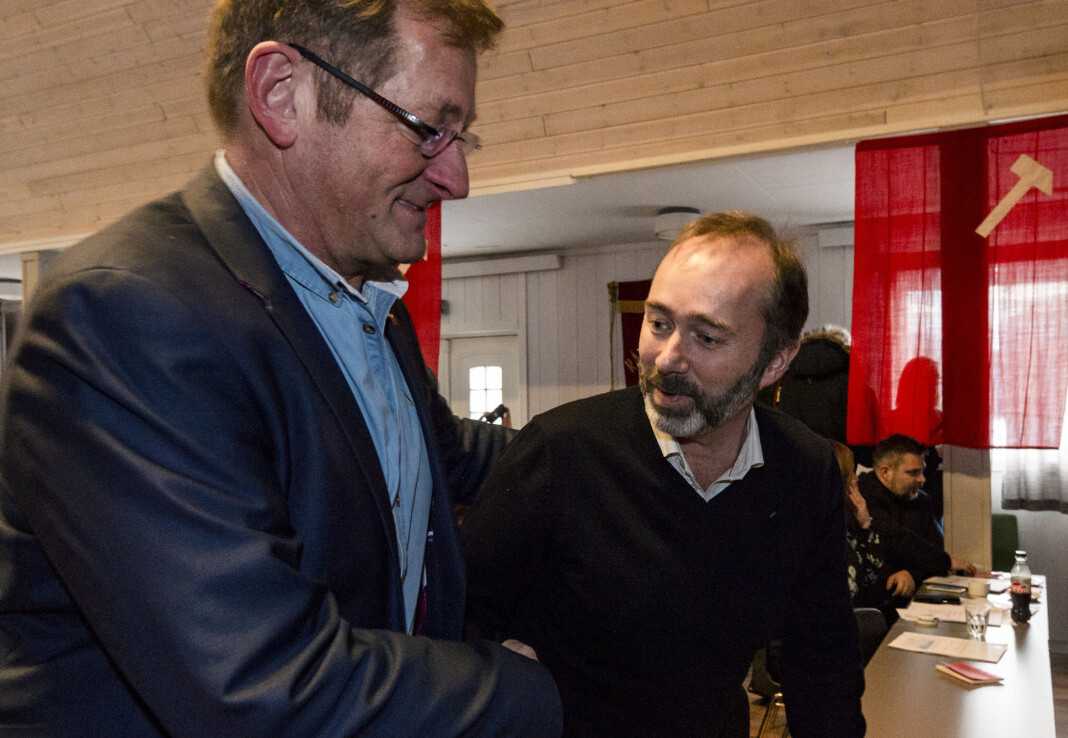 Jorodd Asphjell (t.v.) er leder for valgkomiteen i Trøndelag Ap og en støttespiller av Trond Giske. I helgen var de to sammen på en bar i Oslo, der det ble tatt opp en video med Giske og en ung kvinne som mange har reagert på. Foto: Ned Alley / NTB scanpix Jorodd Asphjell (t.v.) er leder for valgkomiteen i Trøndelag Ap og en støttespiller av Trond Giske. I helgen var de to sammen på en bar i Oslo, der det ble tatt opp en video med Giske og en ung kvinne som mange har reagert på. Foto: Ned Alley / NTB scanpix