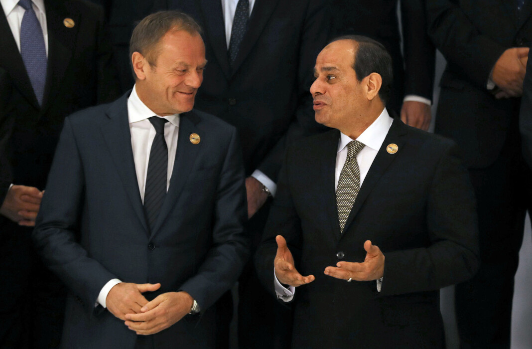 Egypts president Abdel Fattah al-Sisi (til høyre), her sammen med EUs president Donald Tusk i forbindelse med «familiefoto» på det europeisk-arabiske toppmøtet i Sharm el-Sheikh. Foto: Reuters / NTB scanpix Egypts president Abdel Fattah al-Sisi (til høyre), her sammen med EUs president Donald Tusk i forbindelse med «familiefoto» på det europeisk-arabiske toppmøtet i Sharm el-Sheikh. Foto: Reuters / NTB scanpix