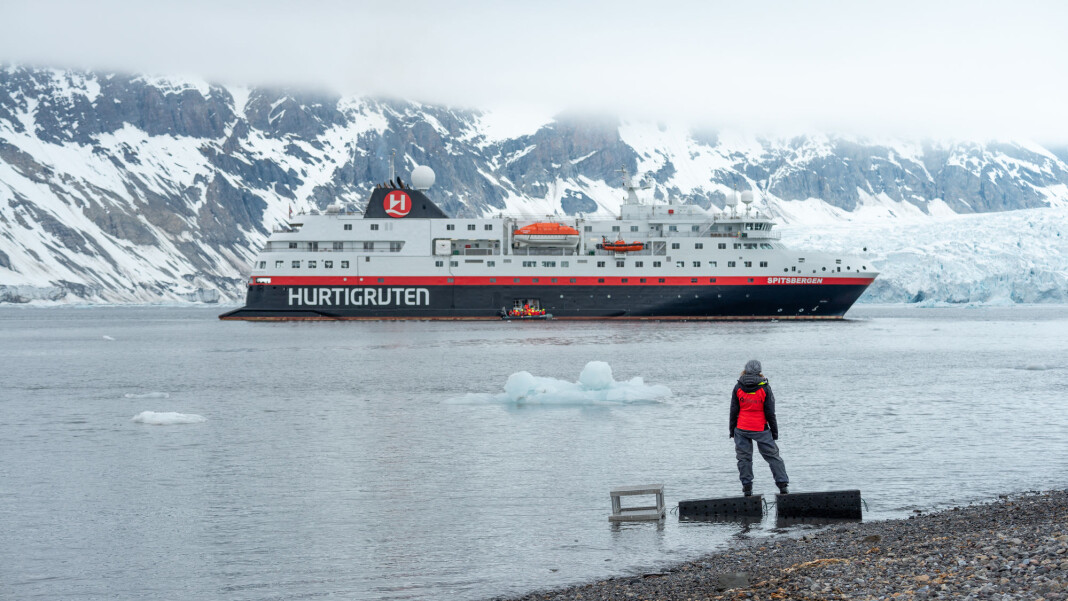 NRK skal markere 100-årsjubileet til Svalbardtraktaten ved å følge Hurtigrutens MS Spitsbergen på ekspedisjonscruise rundt Svalbard i ni døgn i strekk. Foto: Hurtigruten / NTB scanpix NRK skal markere 100-årsjubileet til Svalbardtraktaten ved å følge Hurtigrutens MS Spitsbergen på ekspedisjonscruise rundt Svalbard i ni døgn i strekk. Foto: Hurtigruten / NTB scanpix