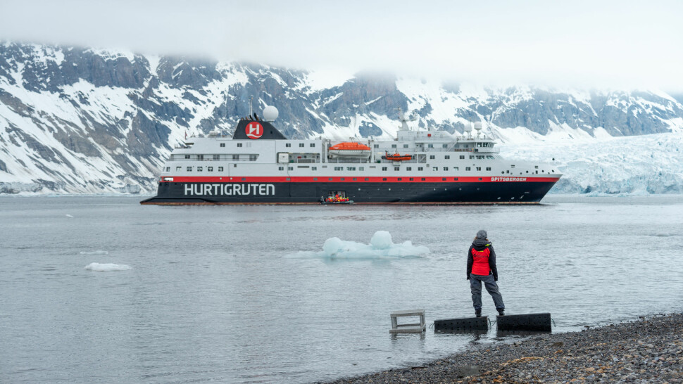 NRK skal markere 100-årsjubileet til Svalbardtraktaten ved å følge Hurtigrutens MS Spitsbergen på ekspedisjonscruise rundt Svalbard i ni døgn i strekk. Foto: Hurtigruten / NTB scanpix