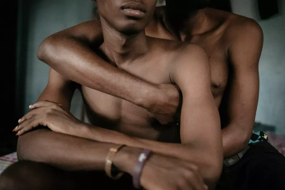 Paret «Juma» og «Emanuel» var to av de åtte LHBT-personene fotojournalist Matthis Kleeb møtte i Dar Es Salaam. Alle foto: Matthis Kleeb