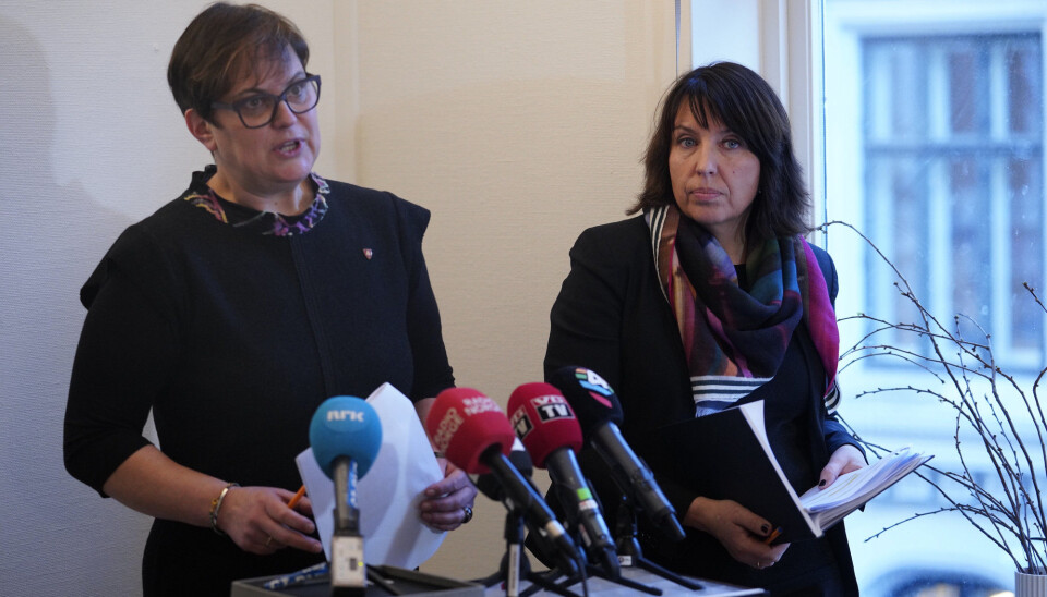 Tolga-ordfører Ragnhild Aashaug (t.v.) skriver om hvordan kommuneadministrasjonen har opplevd VGs framgangsmåte i den SKUP-nominerte «Tolga-saken». Aashaug var tilstede på framleggingen av granskningsrapporten i februar, med rådmann Siv Stuedal Sjøvold. Foto: Fredrik Hagen / NTB Scanpix Tolga-ordfører Ragnhild Aashaug (t.v.) skriver om hvordan kommuneadministrasjonen har opplevd VGs framgangsmåte i den SKUP-nominerte «Tolga-saken». Aashaug var tilstede på framleggingen av granskningsrapporten i februar, med rådmann Siv Stuedal Sjøvold. Foto: Fredrik Hagen / NTB Scanpix