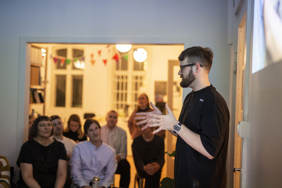 Jonas Brenna fortalte om hvilke grep man bør ta for å nå publikum på en nettplattform som Aftenposten, der han jobber. Foto: Kristine Lindebø Jonas Brenna fortalte om hvilke grep man bør ta for å nå publikum på en nettplattform som Aftenposten, der han jobber. Foto: Kristine Lindebø