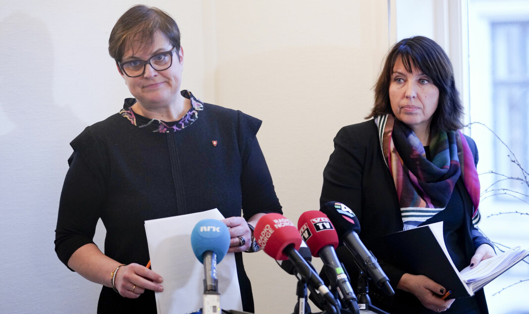 Ordfører Ragnhild Aashaug (til venstre) og rådmann Siv Stuedal Sjøvold i Tolga kommune. Foto: Fredrik Hagen / NTB scanpix