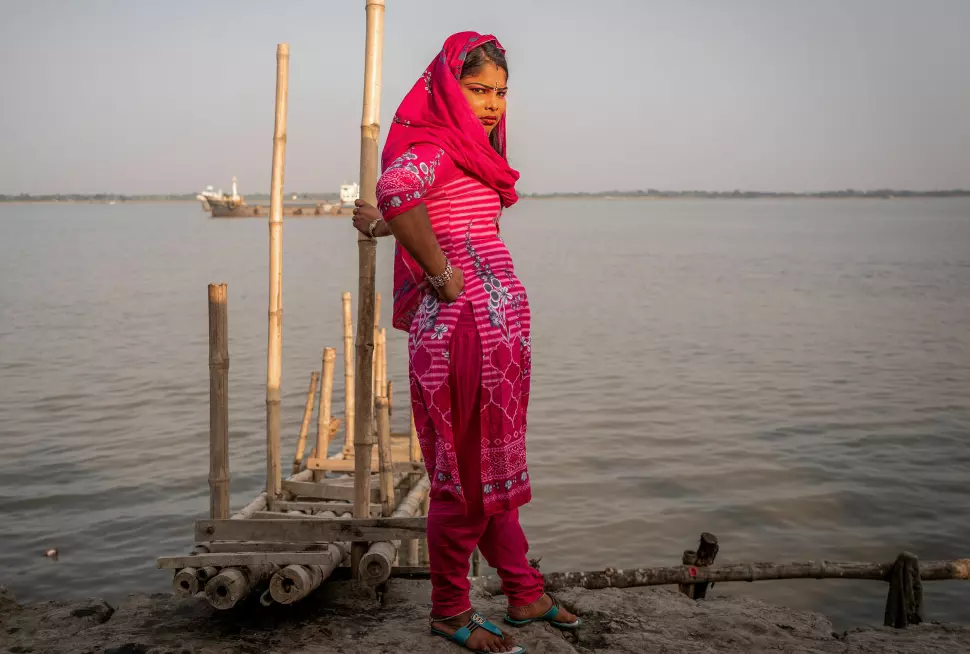 Fotograf Terje Bringedal reiste tre turer til bordell-øya Banishanta i Bangladesh, der jenter og kvinner er sendt mot sin vilje, men styrer hele øya selv – her er menn bare biroller. Alle foto: Terje Bringedal
