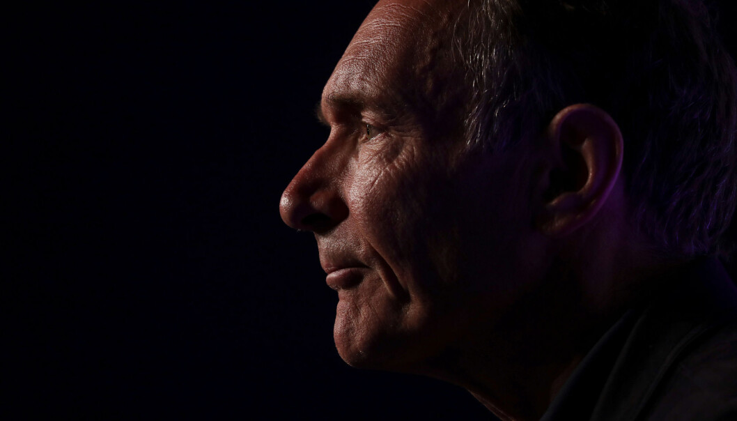 Forsker Tim Berners-Lee fant opp world wide web – verdensveven – i 1989. Nå 30 år etter advarer han folk mot å slippe kontrollen over sine egne personopplysninger på internett. Foto: Simon Dawson / Reuters / NTB scanpix Forsker Tim Berners-Lee fant opp world wide web – verdensveven – i 1989. Nå 30 år etter advarer han folk mot å slippe kontrollen over sine egne personopplysninger på internett. Foto: Simon Dawson / Reuters / NTB scanpix