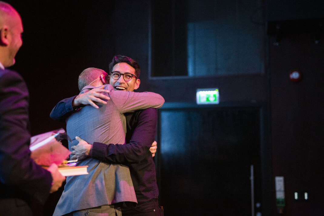 Frilansfotograf Brian Cliff Olguin mottar prisen for Årets bilde 2018. Foto: Kristine Lindebø Frilansfotograf Brian Cliff Olguin mottar prisen for Årets bilde 2018. Foto: Kristine Lindebø