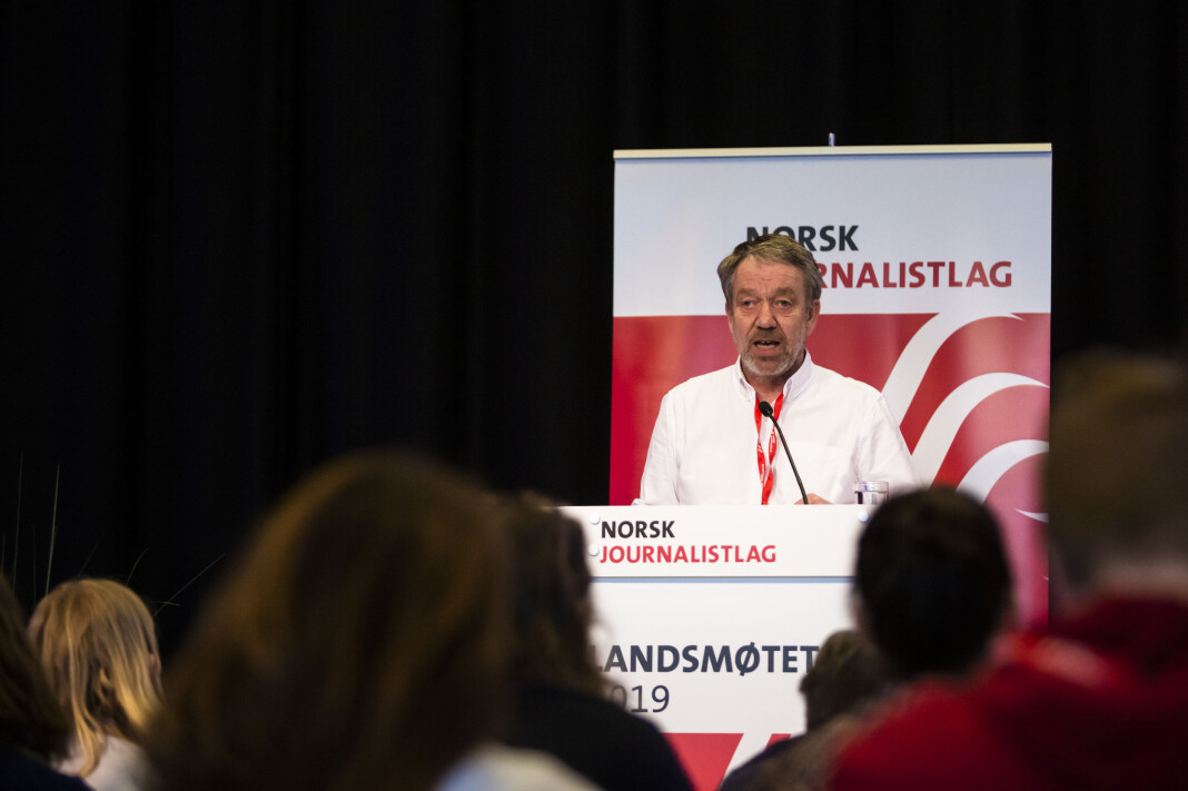 VG-journalist og NJ-veteran Sven Arne Buggeland på talerstolen under NJs landsmøte i 2019. VG-journalist og NJ-veteran Sven Arne Buggeland på talerstolen under NJs landsmøte i 2019.