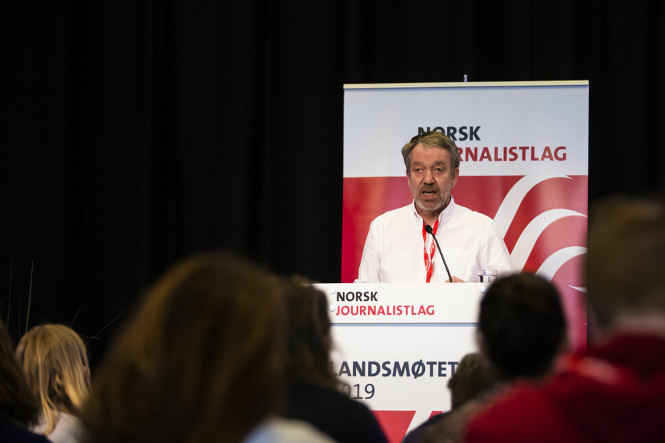 VG-journalist og NJ-veteran Sven Arne Buggeland på talerstolen under NJs landsmøte i 2019.