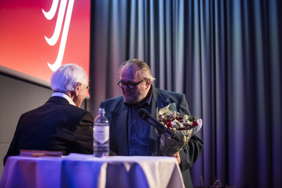 Berit Rekaa og Toralf Sandåker hedres for sin innsats i NJ