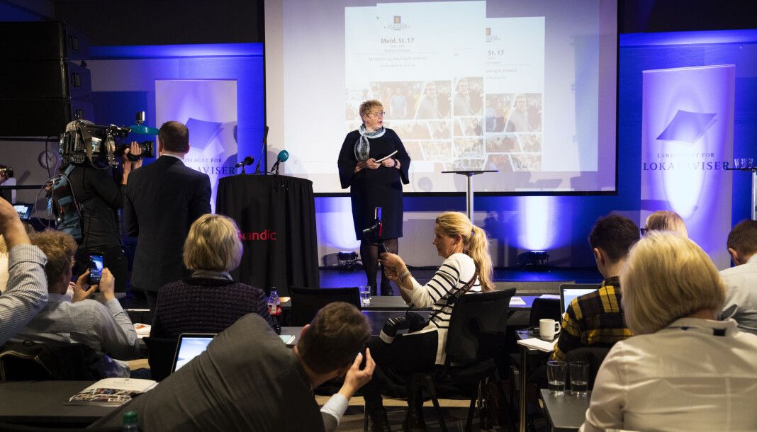 Kulturminister Trine Skei Grande ble flere ganger i dag avbrutt av applaus i Drammen. Men ikke alle jublet. Foto: Berit Roald / NTB scanpix Kulturminister Trine Skei Grande ble flere ganger i dag avbrutt av applaus i Drammen. Men ikke alle jublet. Foto: Berit Roald / NTB scanpix