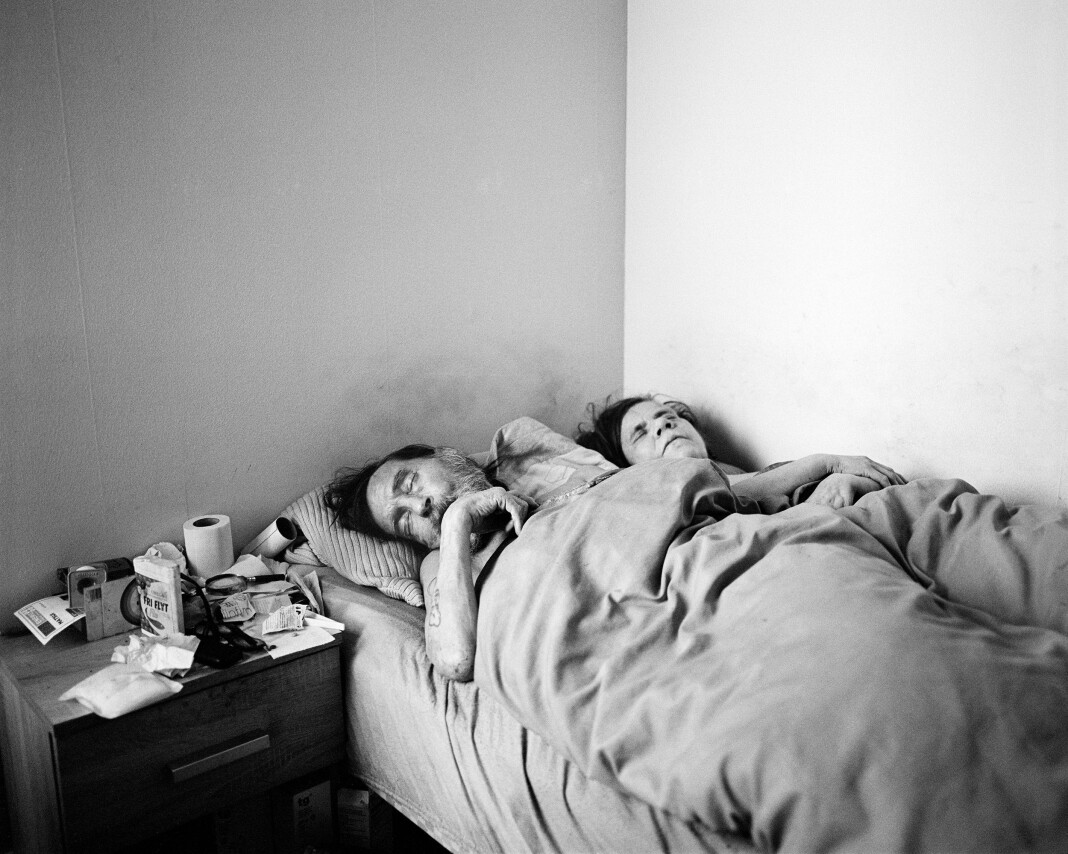 Helge og Anniken sover sammen. Dette bildet ble tatt kort tid etter det bildet som ble Årets bilde (se litt lenger ned i saken). Foto: Brian Cliff Olguin Helge og Anniken sover sammen. Dette bildet ble tatt kort tid etter det bildet som ble Årets bilde (se litt lenger ned i saken). Foto: Brian Cliff Olguin
