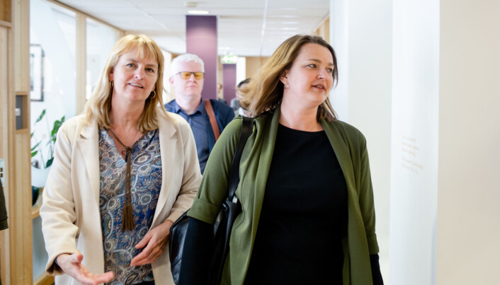 Her er MBL-leder Randi Øgrey og NJ-leder Hege Iren Frantzen på vei inn til forhandlinger onsdag. Foto: Eskil Wie Furunes Her er MBL-leder Randi Øgrey og NJ-leder Hege Iren Frantzen på vei inn til forhandlinger onsdag. Foto: Eskil Wie Furunes