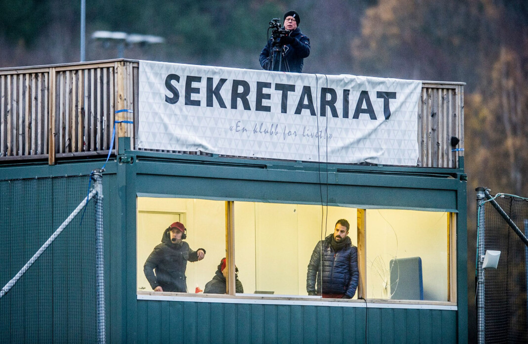 Her filmer Erik Hagen kampen mellom KFUM og FFK i kvalifiseringen til OBOS-ligaen i fjor. Foto: Geir A. Carlsson / Fredriksstad Blad Her filmer Erik Hagen kampen mellom KFUM og FFK i kvalifiseringen til OBOS-ligaen i fjor. Foto: Geir A. Carlsson / Fredriksstad Blad