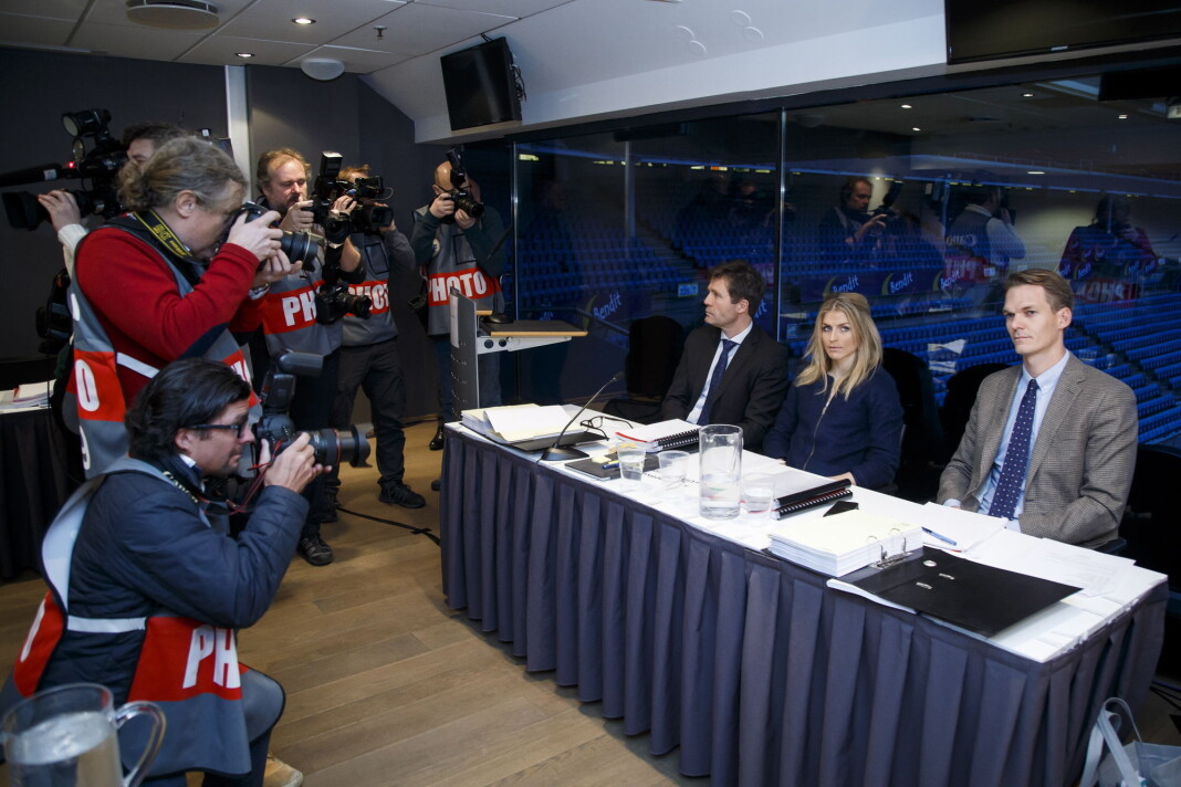 Mange journalister og fotografer var tilstede under høringa i dopingsaken mot Therese Johaug, januar 2017. Therese Johaug sammen med sine advokater Christian B. Hjort (tv) og Mikkel Toft Gimse. Foto: Heiko Junge / NTB scanpix Mange journalister og fotografer var tilstede under høringa i dopingsaken mot Therese Johaug, januar 2017. Therese Johaug sammen med sine advokater Christian B. Hjort (tv) og Mikkel Toft Gimse. Foto: Heiko Junge / NTB scanpix