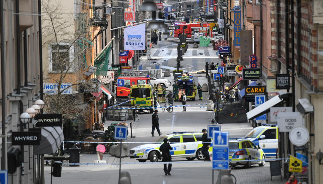 7. april 2017 ble Stockholm rammet av et terrorangrep. En lastebil kjørte gjennom Drottninggatan og inn i et kjøpesenter. Fem mennesker ble drept og 15 mennesker ble skadet. Foto: Fredrik Sandberg / TT News Agency / Reuters / NTB Scanpix