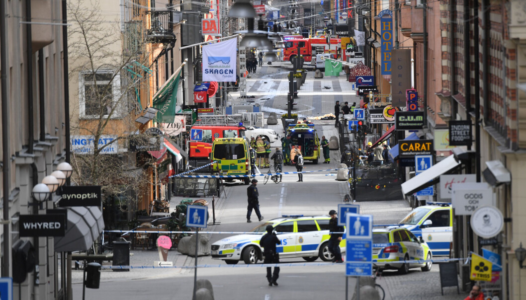 7. april 2017 ble Stockholm rammet av et terrorangrep. En lastebil kjørte gjennom Drottninggatan og inn i et kjøpesenter. Fem mennesker ble drept og 15 mennesker ble skadet. Foto: Fredrik Sandberg / TT News Agency / Reuters / NTB Scanpix 7. april 2017 ble Stockholm rammet av et terrorangrep. En lastebil kjørte gjennom Drottninggatan og inn i et kjøpesenter. Fem mennesker ble drept og 15 mennesker ble skadet. Foto: Fredrik Sandberg / TT News Agency / Reuters / NTB Scanpix