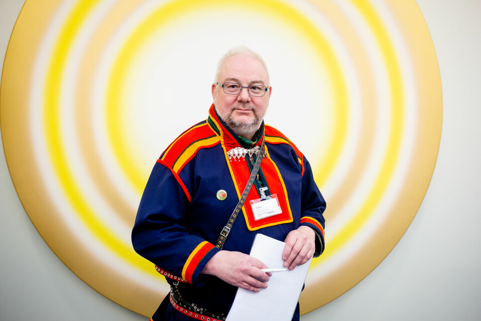 Redaktør Geir Wulff i den samiske avisen Sàgat frykter at fremtiden kan bli enda tøffere for samiske dagsaviser. Foto: Eskil Wie Furunes