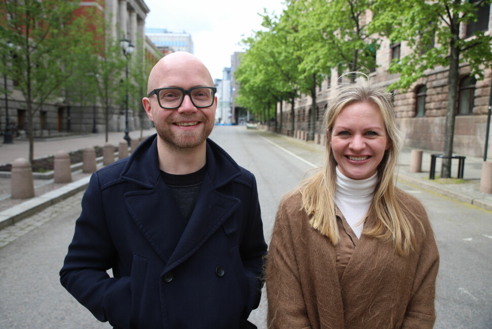 Journalist Jan Magnus Weiberg-Aurdal (38) og forretningsutvikler/prosjektleder Siss Andersen (30) er de to nye i Medier24-staben. Foto: Adrian Jensen