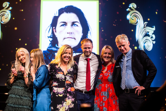 VG Helg-gjengen på Ole Bull Scene idet de mottar prisen. Foto: Eskil Wie Furunes VG Helg-gjengen på Ole Bull Scene idet de mottar prisen. Foto: Eskil Wie Furunes
