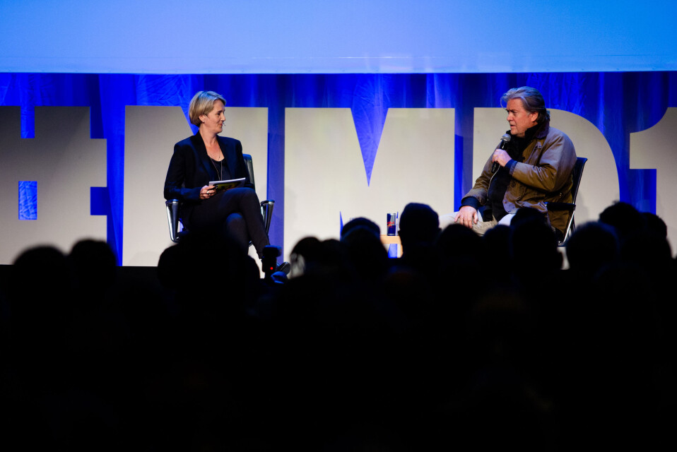 Christina Pletten på scenen med Steve Bannon. Foto: Eskil Wie Furunes Christina Pletten på scenen med Steve Bannon. Foto: Eskil Wie Furunes