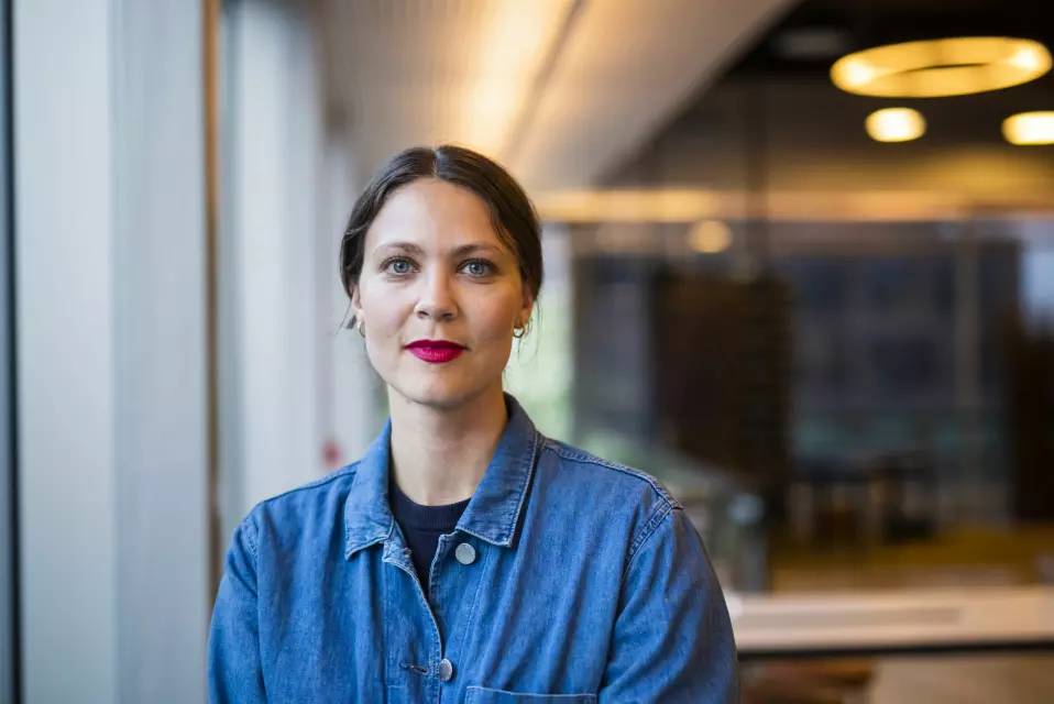 Sofie Amalie Klougart, er vikarierende fotosjef i Morgenbladet. Før det var hun frilansfotograf i Danmark. Foto: Kristine Lindebø