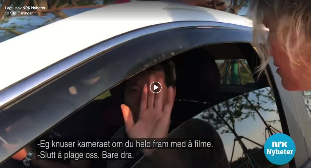 NRKs Kina-korrespondent Kjersti Strømmen konfronterte mennene i en bil som skal ha fulgt etter NRKs reportasjeteam. Foto: Skjermdump, NRK NRKs Kina-korrespondent Kjersti Strømmen konfronterte mennene i en bil som skal ha fulgt etter NRKs reportasjeteam. Foto: Skjermdump, NRK