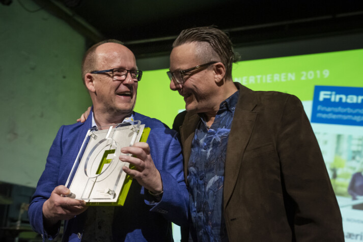 Innertieren 2019 gikk til Finansfokus, ved journalist Sjur Anda (t.h.) og redaktør Svein Åge Eriksen for temautgaven «Compliance». Foto: Kristine Lindebø Innertieren 2019 gikk til Finansfokus, ved journalist Sjur Anda (t.h.) og redaktør Svein Åge Eriksen for temautgaven «Compliance». Foto: Kristine Lindebø