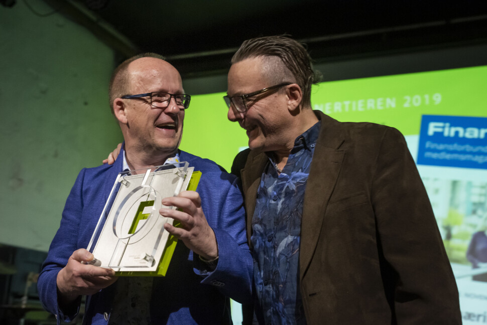 Innertieren 2019 gikk til Finansfokus, ved journalist Sjur Anda (t.h.) og redaktør Svein Åge Eriksen for temautgaven «Compliance». Foto: Kristine Lindebø Innertieren 2019 gikk til Finansfokus, ved journalist Sjur Anda (t.h.) og redaktør Svein Åge Eriksen for temautgaven «Compliance». Foto: Kristine Lindebø