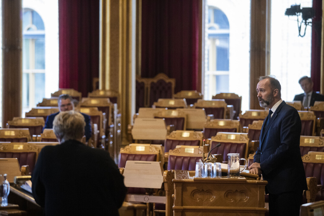 Trond Giske stilte spørsmål til Trine Skei Grande om hvorfor mediestøttemeldinga ikke handler om nye utfordringer for mediene, slik som utfordringer med store, internasjonale selskaper. Foto: Kristine Lindebø Trond Giske stilte spørsmål til Trine Skei Grande om hvorfor mediestøttemeldinga ikke handler om nye utfordringer for mediene, slik som utfordringer med store, internasjonale selskaper. Foto: Kristine Lindebø